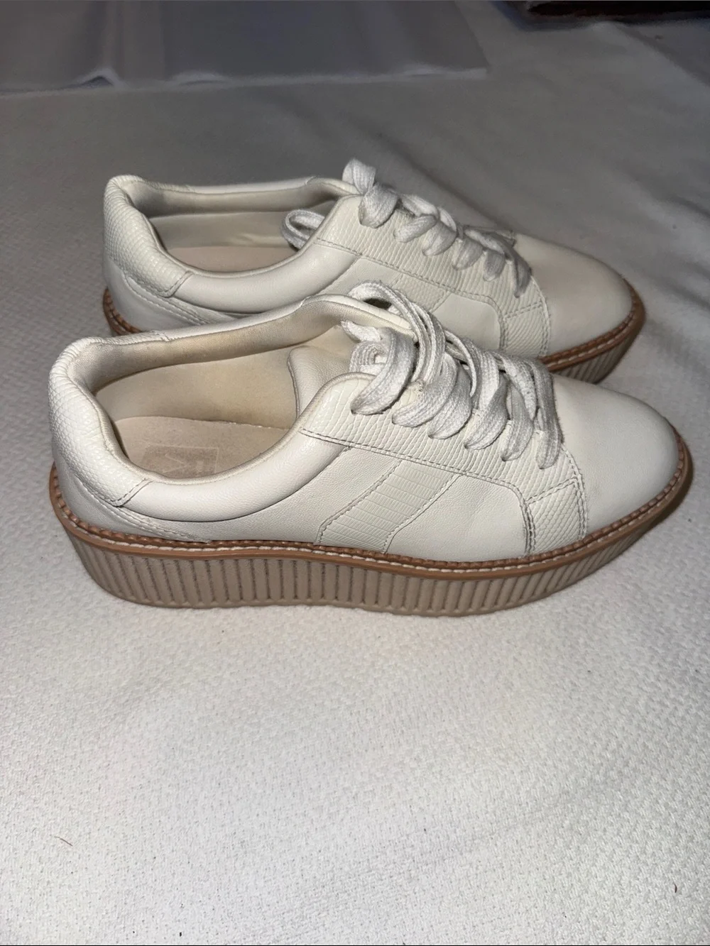 DV by Dolce Vita Bubbles Platform White Leather Low-Top Sneakers Size 8.5